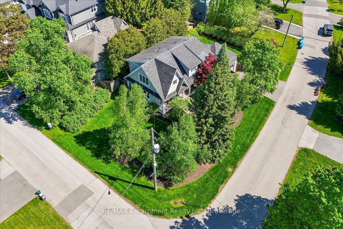 549 Jeanette Drive - Detached photo 3 of 39 in Oakville, Ontario
