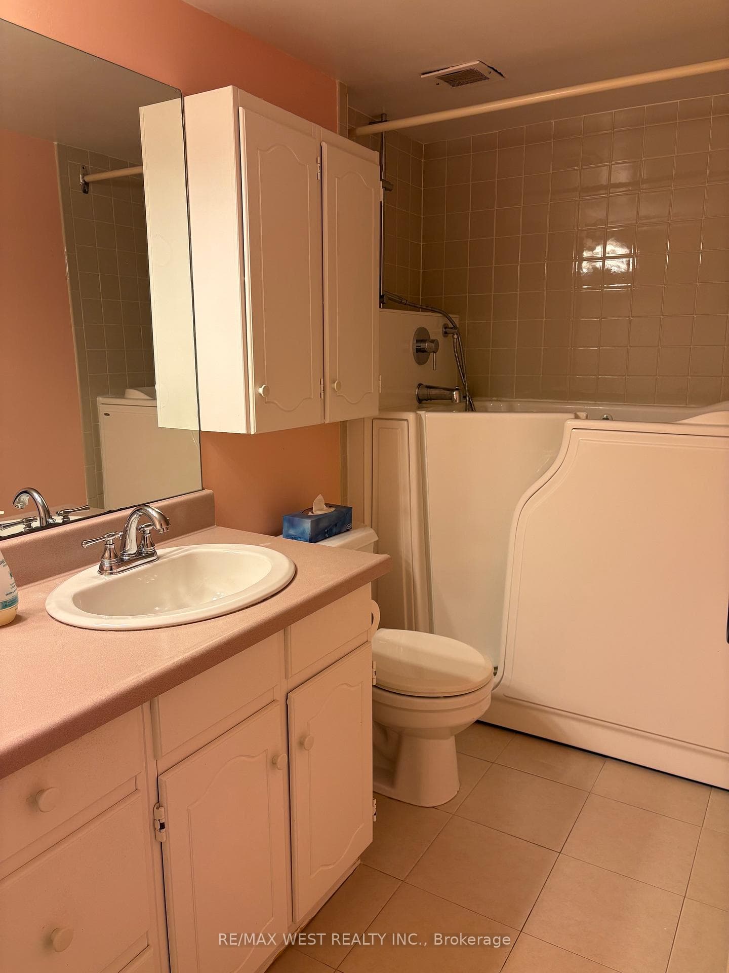 1400 Dixie Road Unit 604 - Condo photo 14 of 35 in Mississauga, Ontario