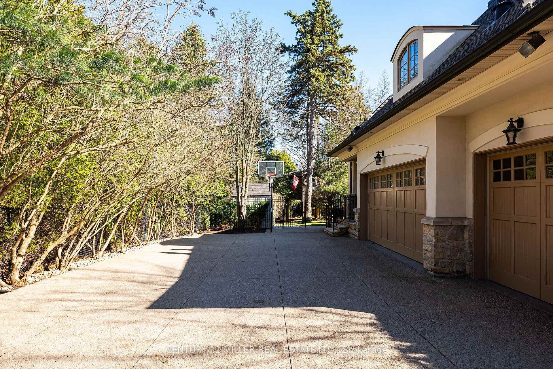 2096 Lakeshore Road - Detached photo 47 of 48 in Oakville, Ontario