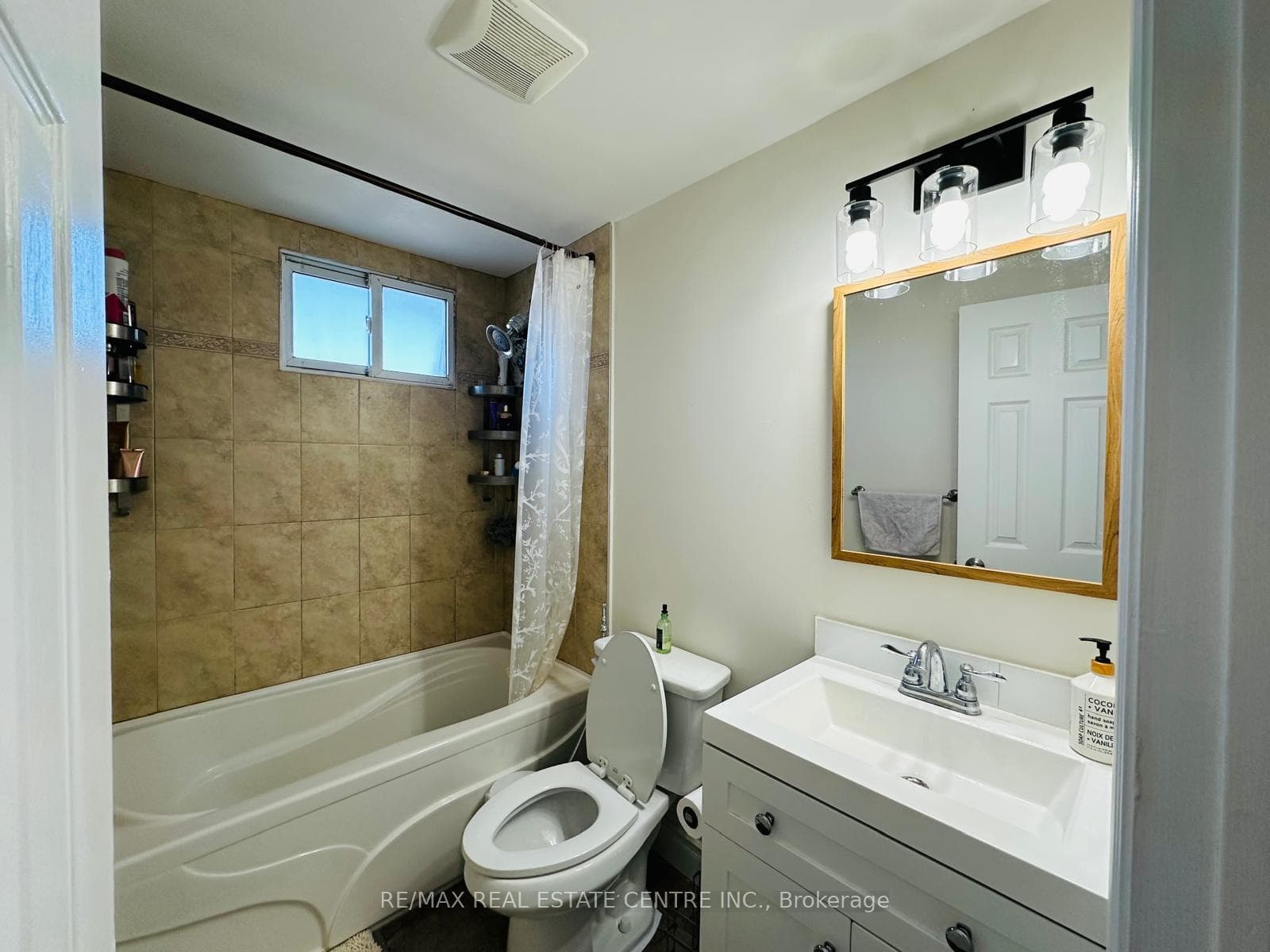 1 Havenbrook Court - Detached photo 4 of 26 in Brampton, Ontario