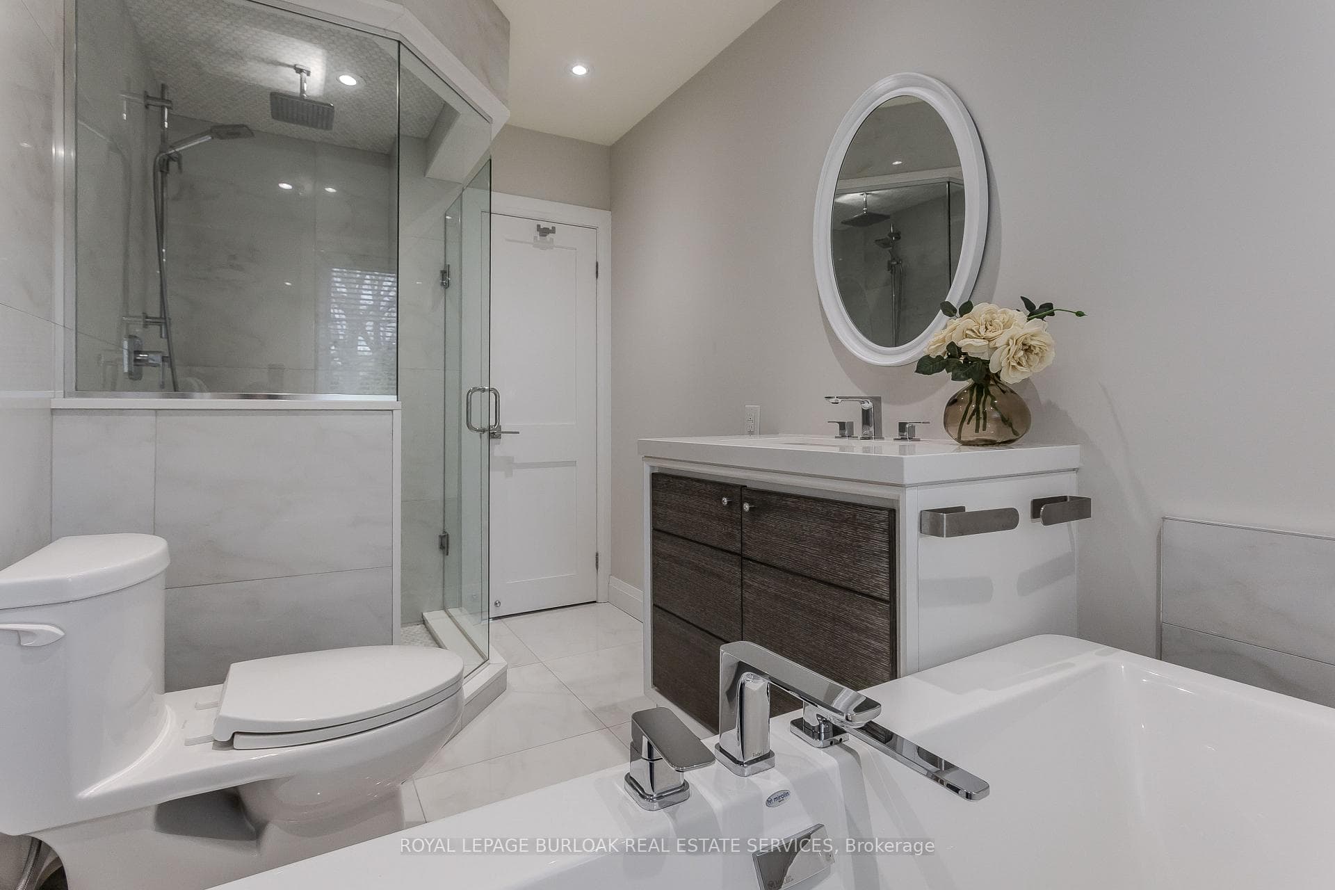 5411 Cornwall Crescent - Detached photo 18 of 34 in Burlington, Ontario
