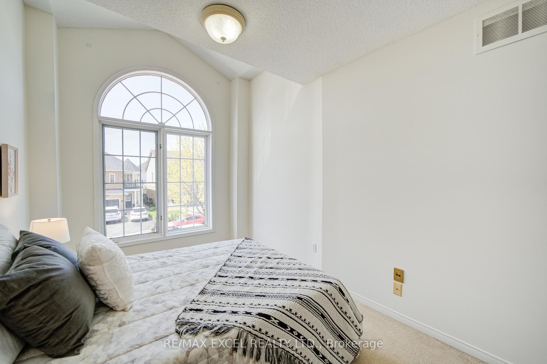 5148 Porter Street - Semi-Detached photo 38 of 48 in Burlington, Ontario