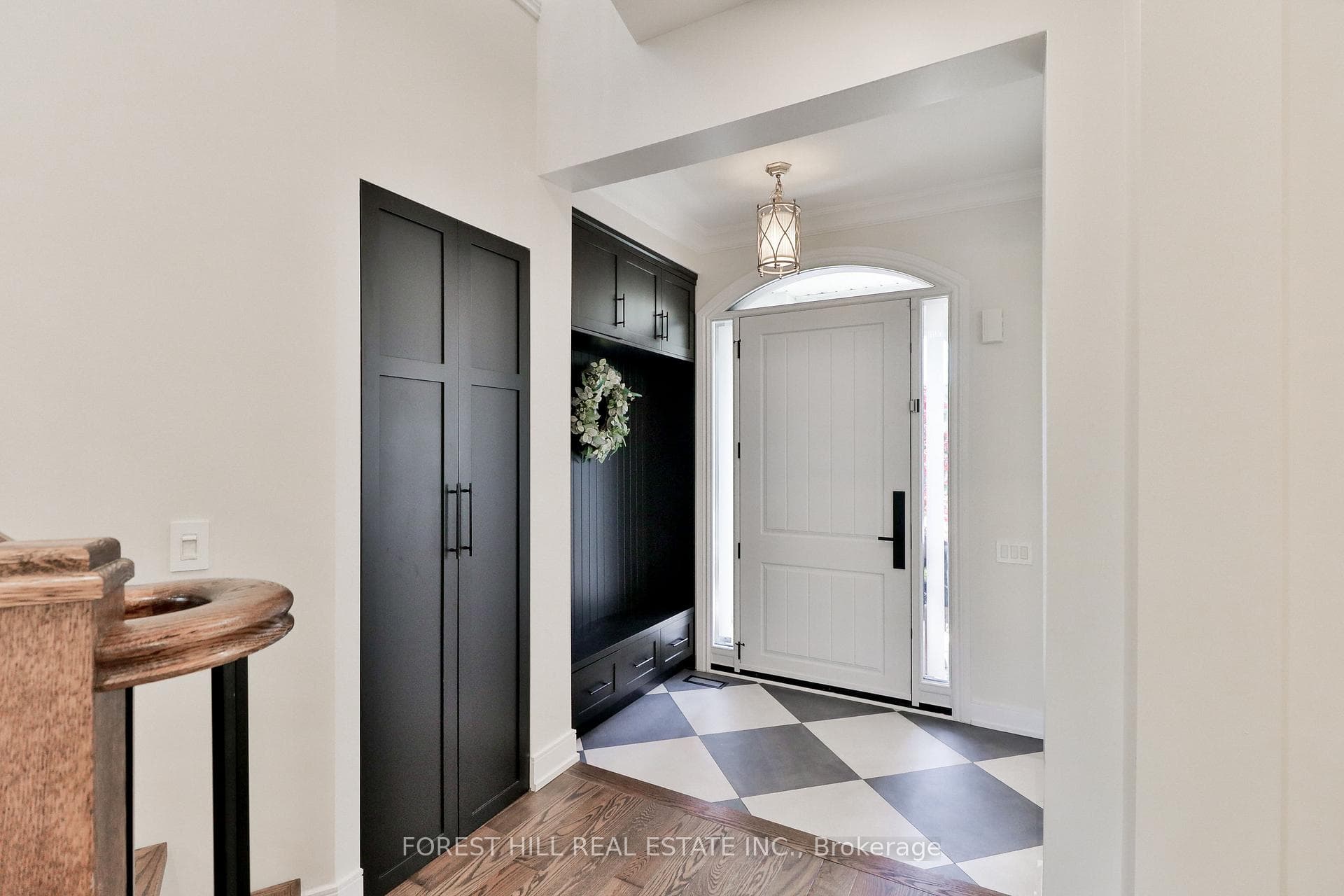327 Turning Leaf Road - Detached photo 5 of 43 in Oakville, Ontario