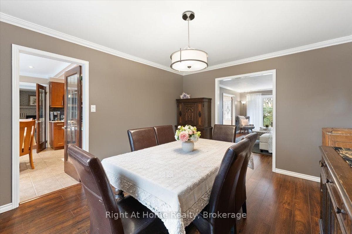 437 Shoreacres Road - Detached photo 11 of 50 in Burlington, Ontario