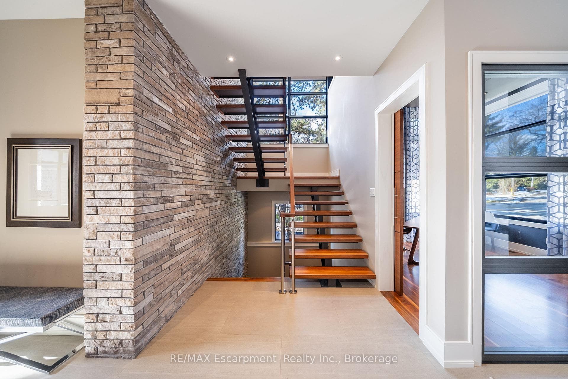 238 Hart Avenue - Detached photo 6 of 50 in Burlington, Ontario