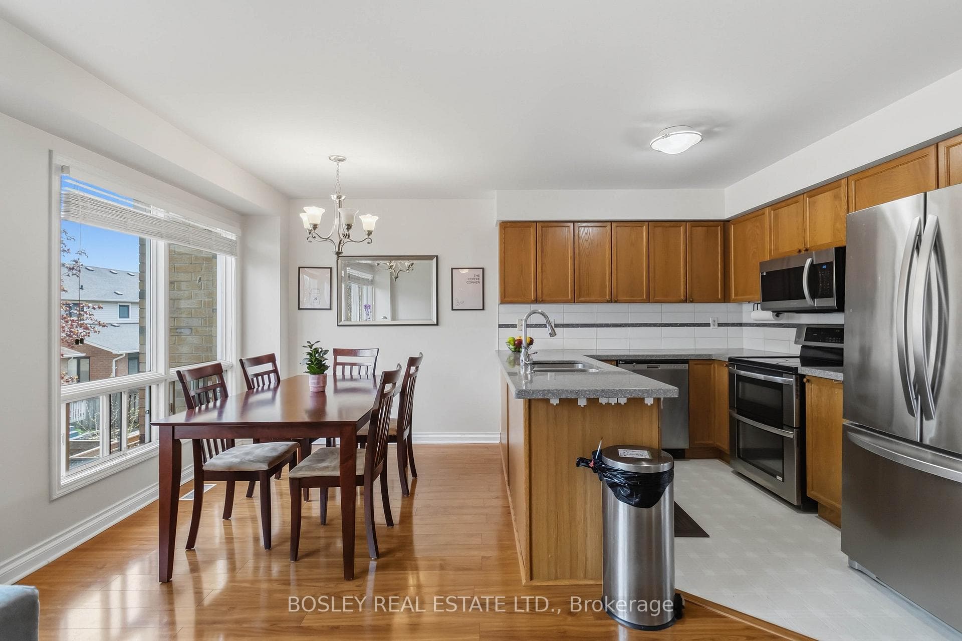 2223 Prescott Place - Townhouse photo 4 of 18 in Burlington, Ontario