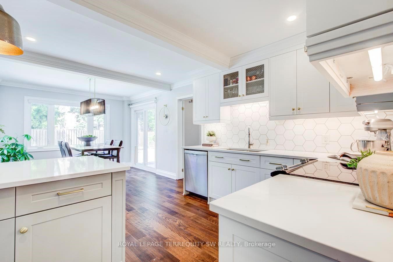 2025 Parklane Crescent - Detached photo 14 of 50 in Burlington, Ontario