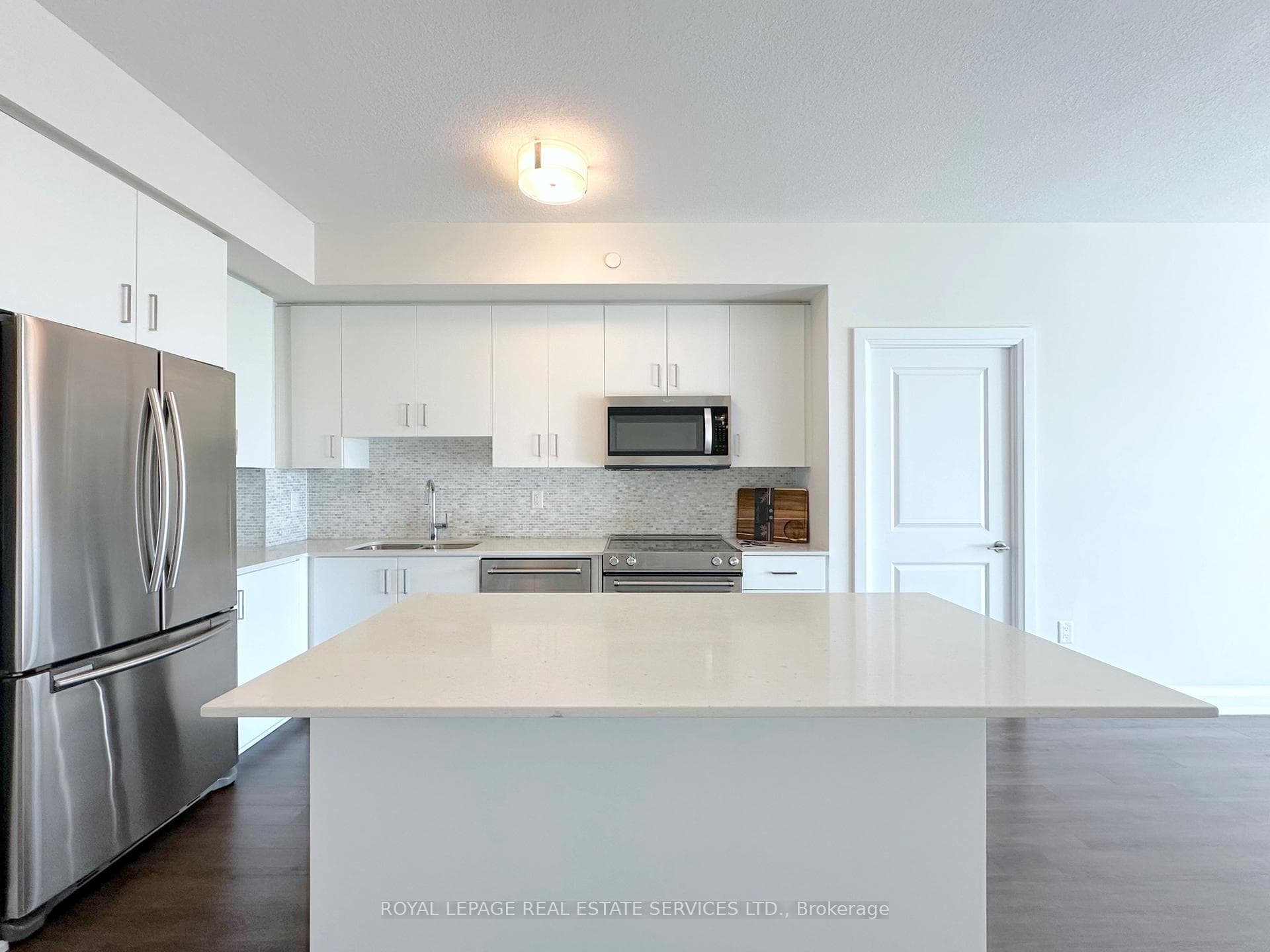 2333 Taunton Road Unit 209 - Condo photo 2 of 26 in Oakville, Ontario