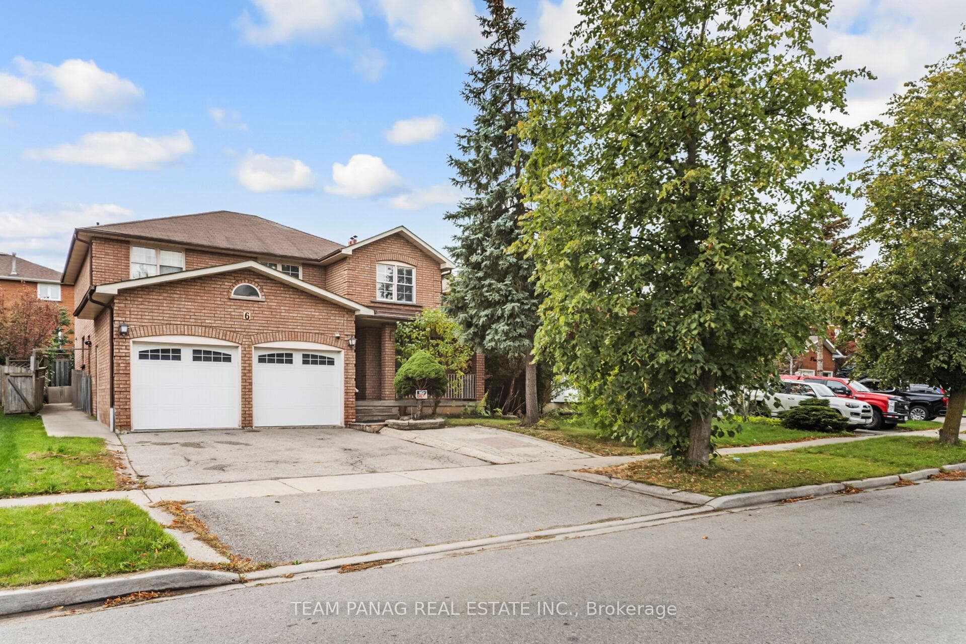 6 Coronation Circle - Multi-Family for sale in Heart Lake, Ontario