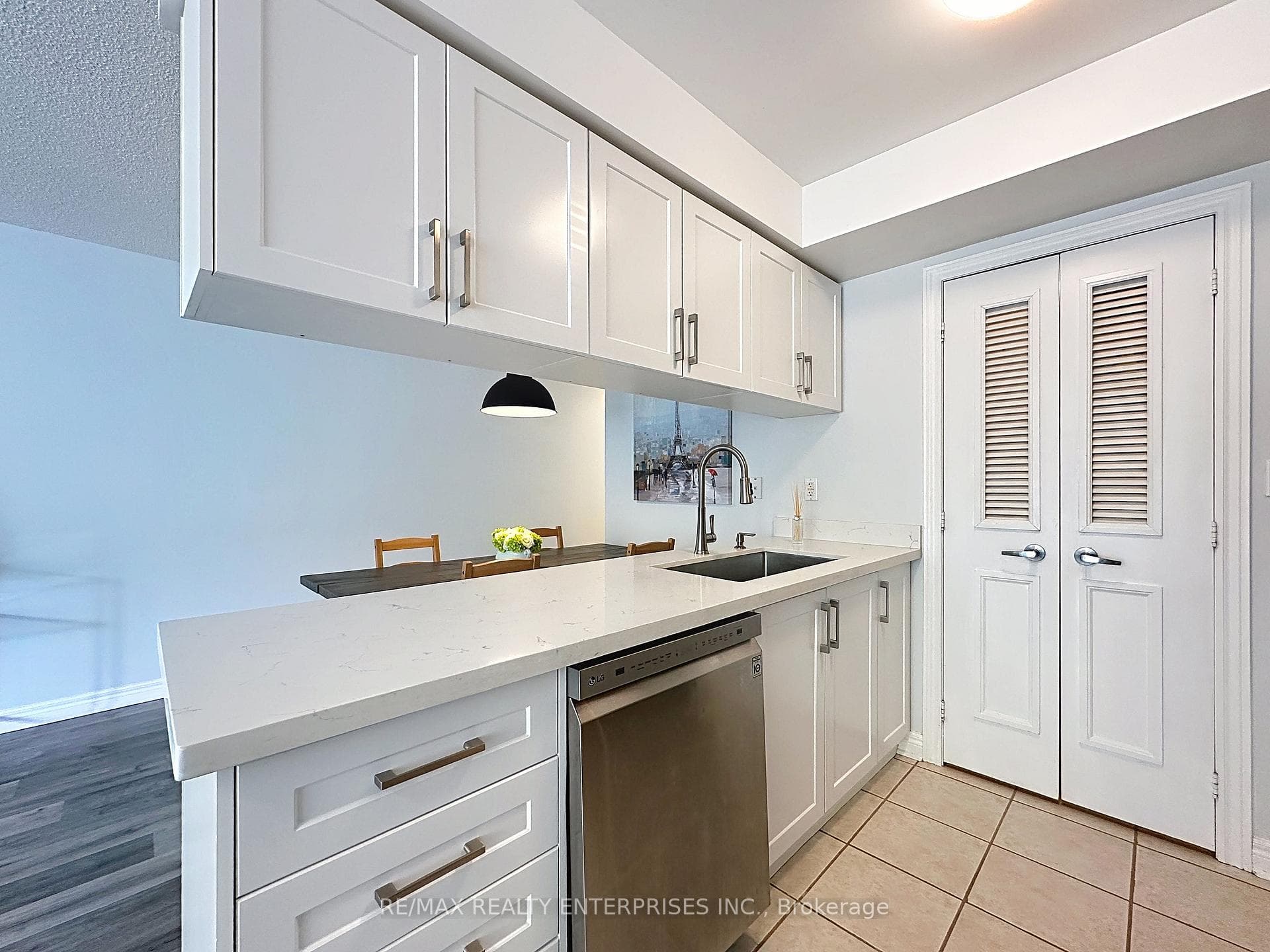 52 Aerodrome Crescent Unit 102 - Condo photo 18 of 47 in Flemingdon Park / Don Mills, Ontario