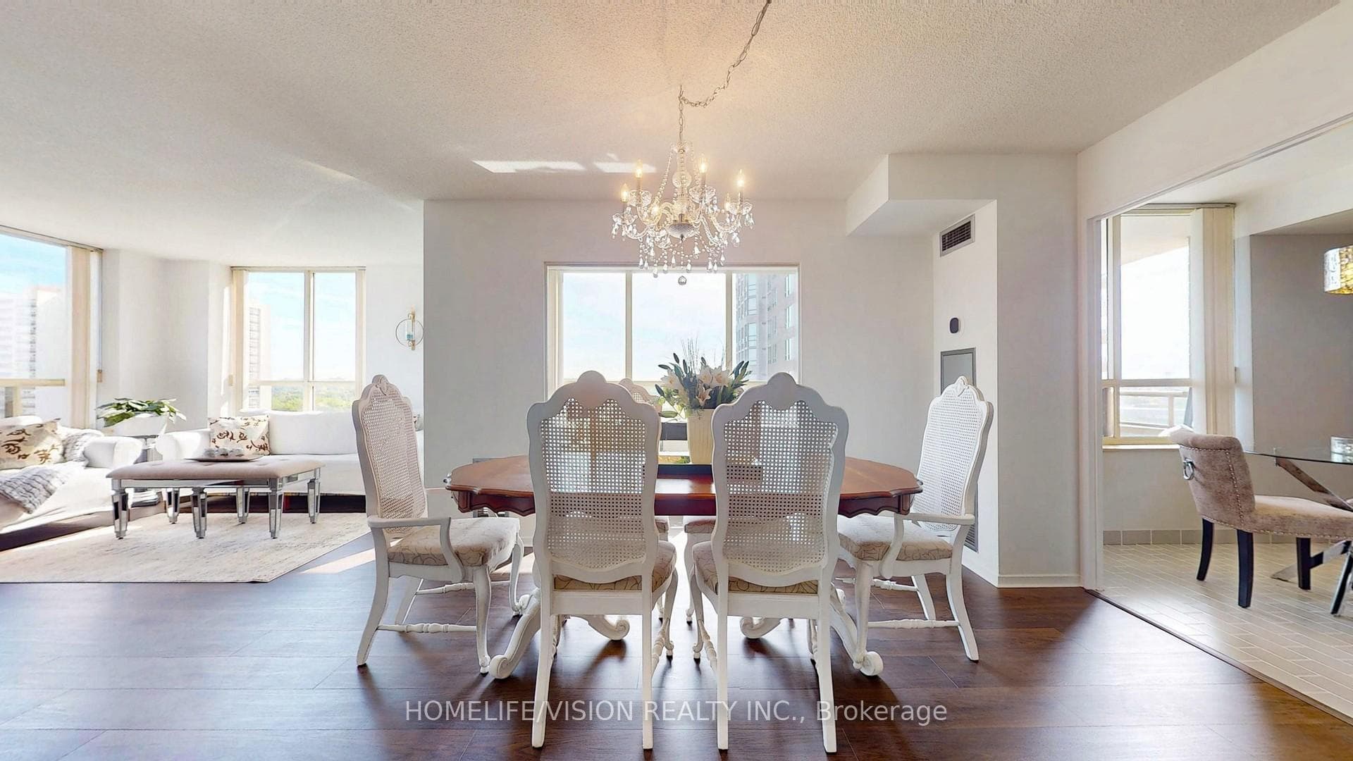 205 Wynford Drive Unit 1706 - Condo photo 4 of 21 in Flemingdon Park / Don Mills, Ontario