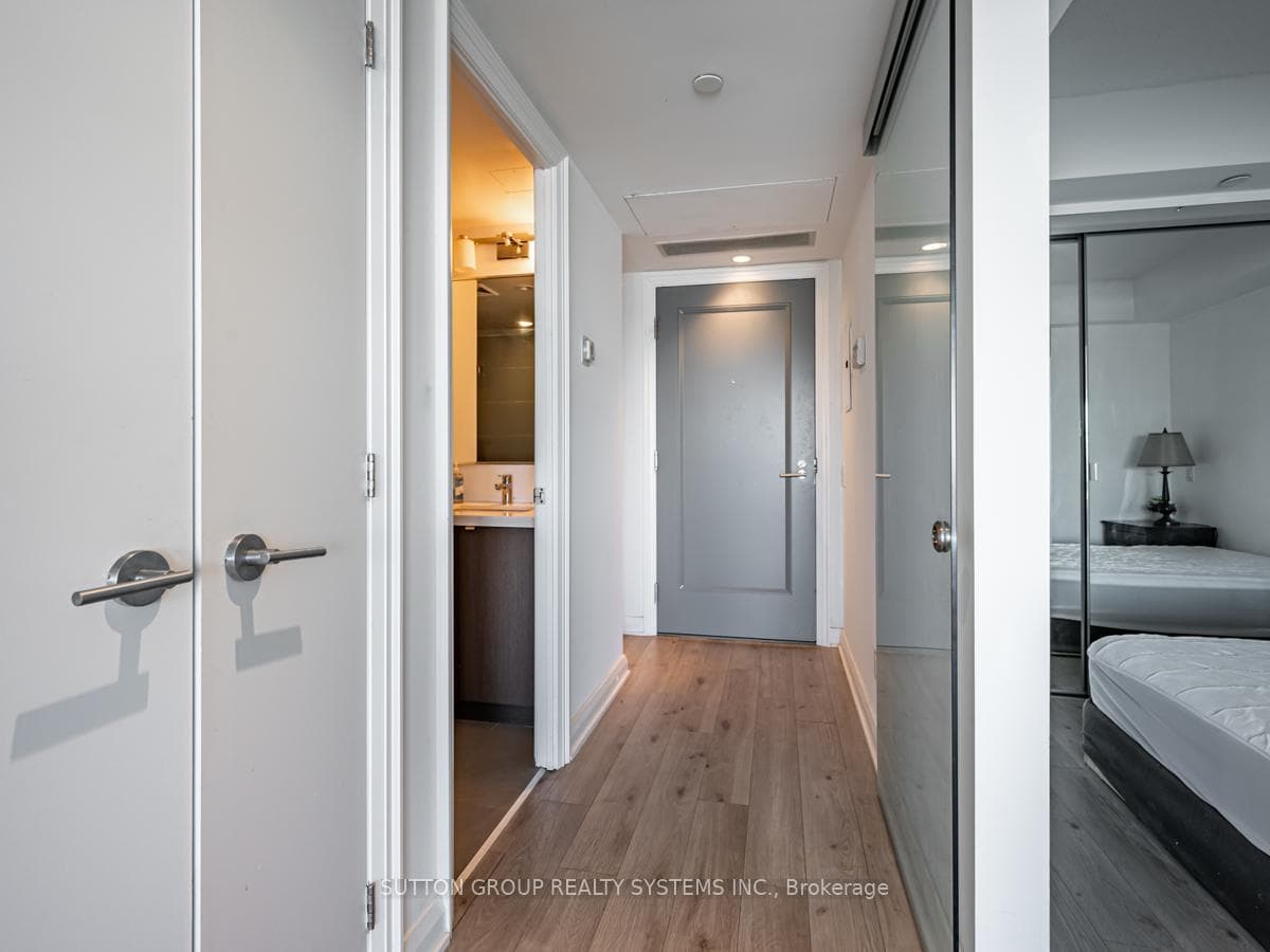 155 Yorkville Avenue Unit 2503 - Condo photo 7 of 19 in Annex / Yorkville / Summerhill, Ontario
