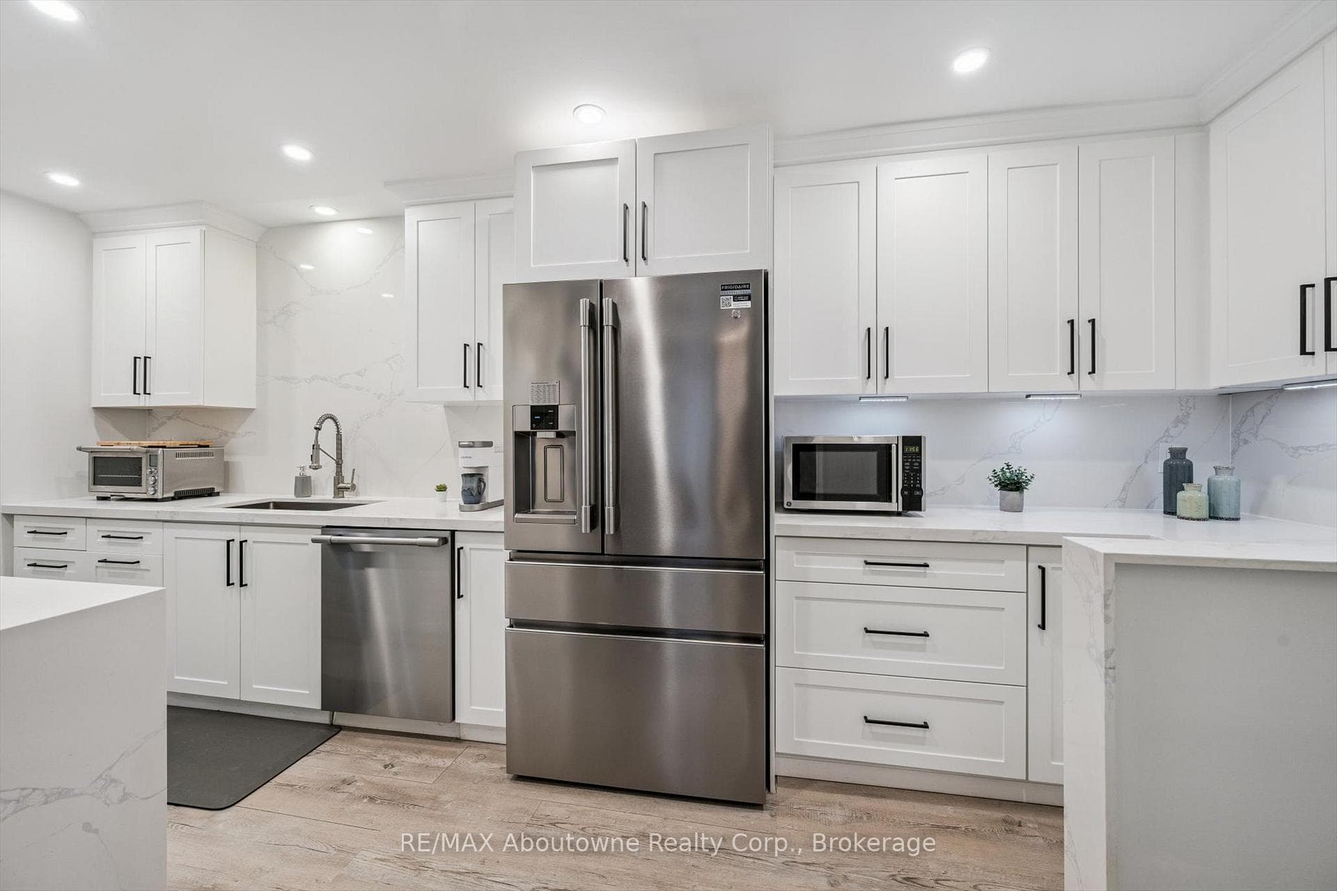 637 Lomond Crescent - Semi-Detached photo 9 of 23 in Burlington, Ontario