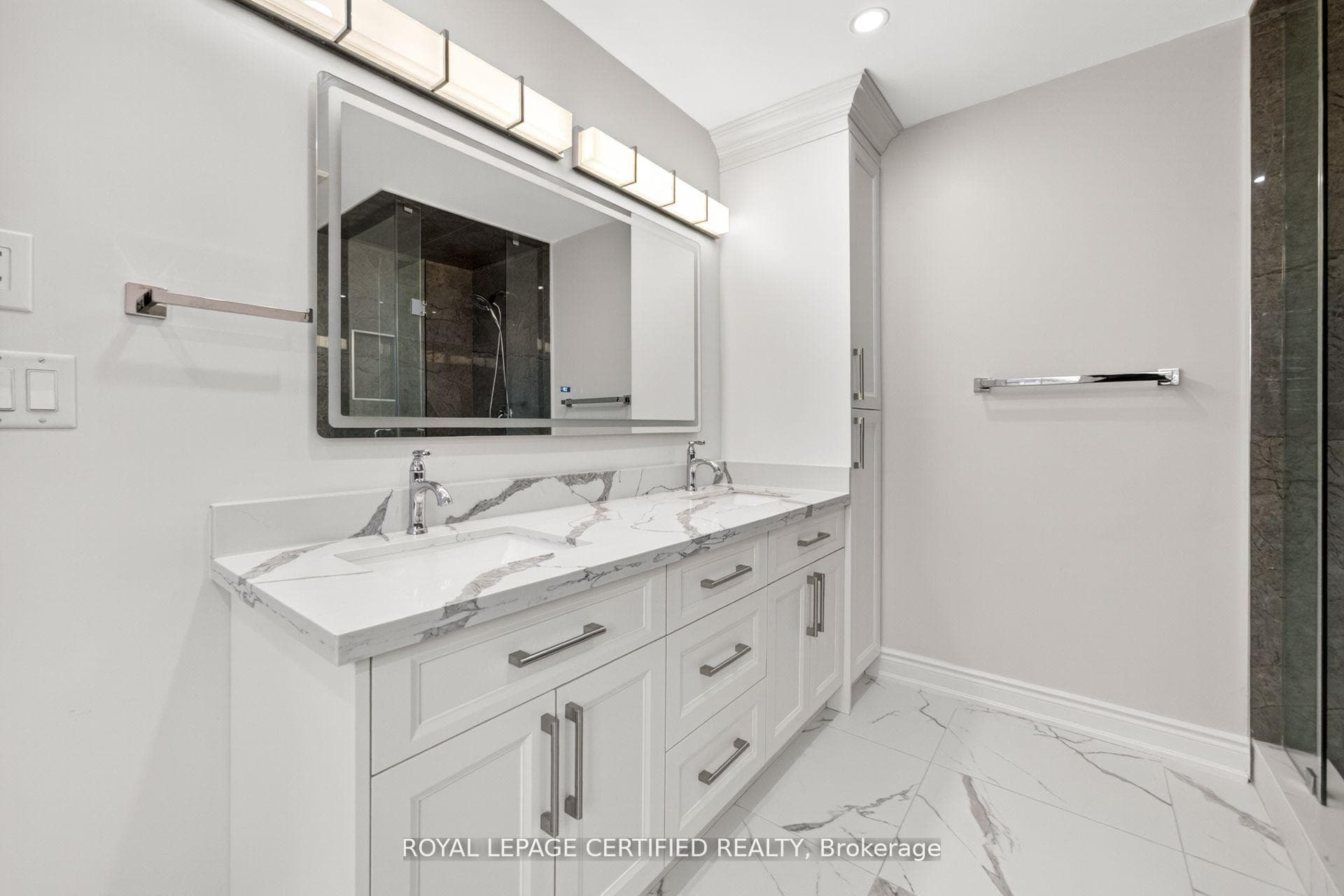 643 Garden Walk - Detached photo 29 of 50 in Mississauga, Ontario