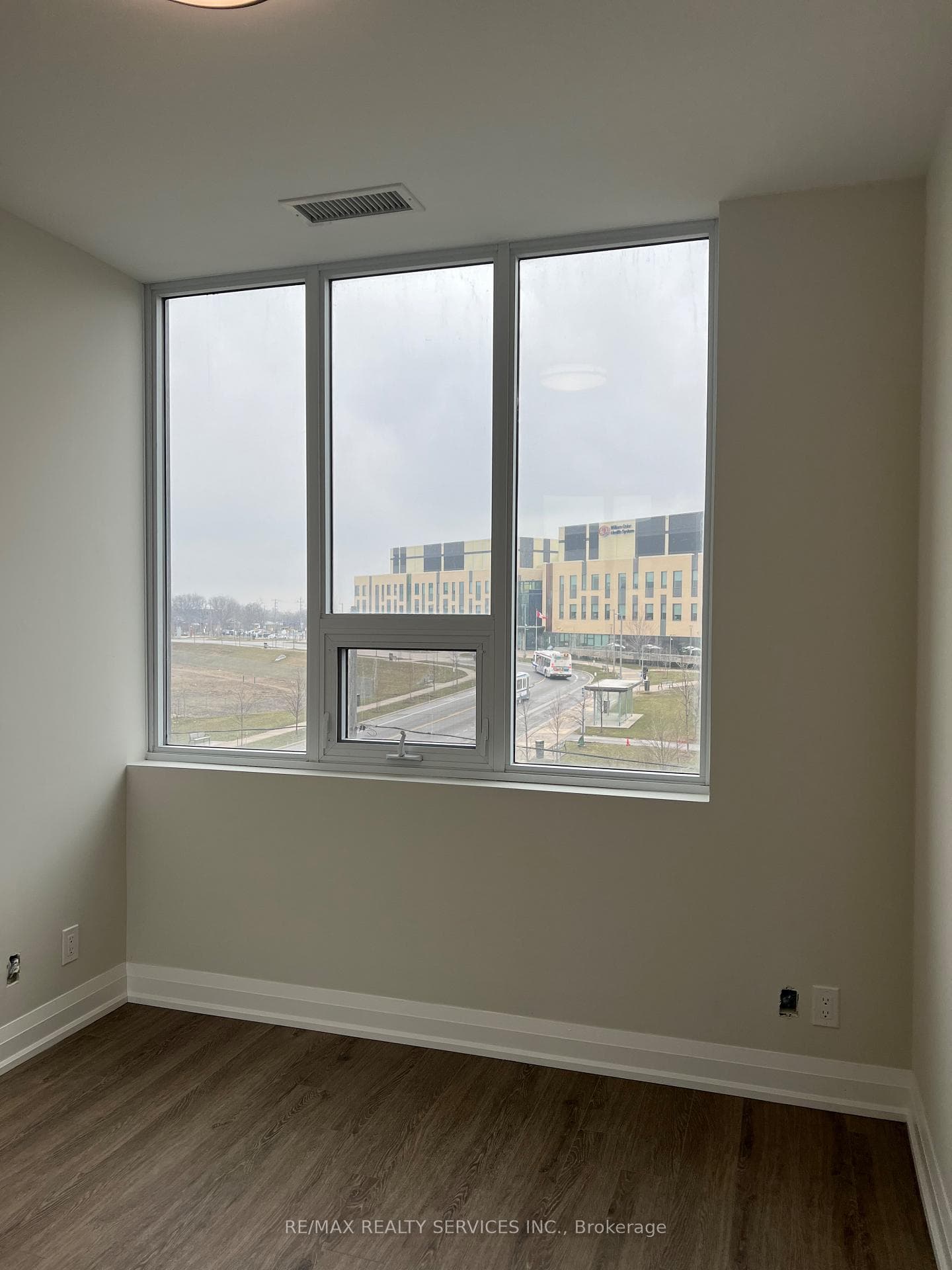 15 Lynch Street Unit 303 - Condo photo 11 of 27 in Brampton, Ontario
