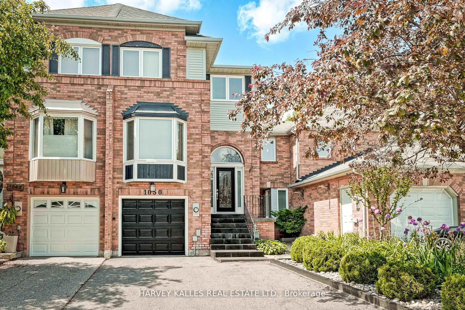 1050 Lindsay Drive - home for sale in Oakville, Ontario