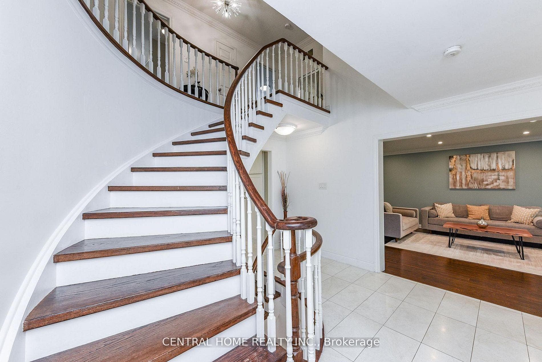 4 Robaldon Road - Detached photo 22 of 40 in Etobicoke (Islington / Rexdale), Ontario