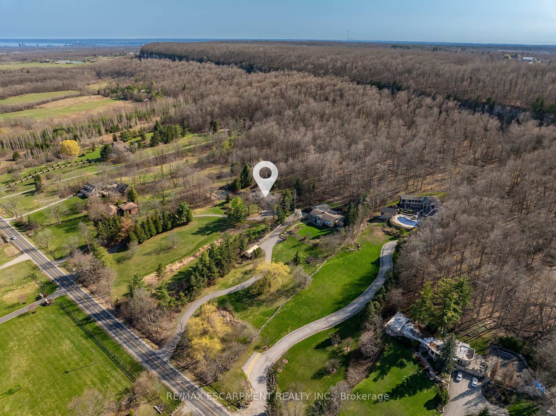 5086 Walkers Line - Detached photo 5 of 6 in Burlington, Ontario