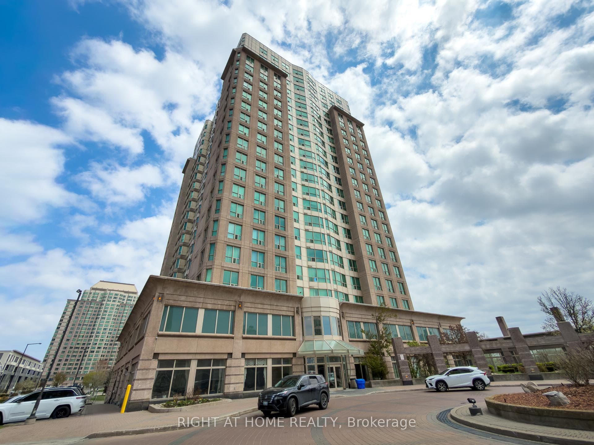 8 Lee Centre Drive Unit 1008 - Condo photo 1 of 33 in Scarborough (West Hill / Highland Creek), Ontario