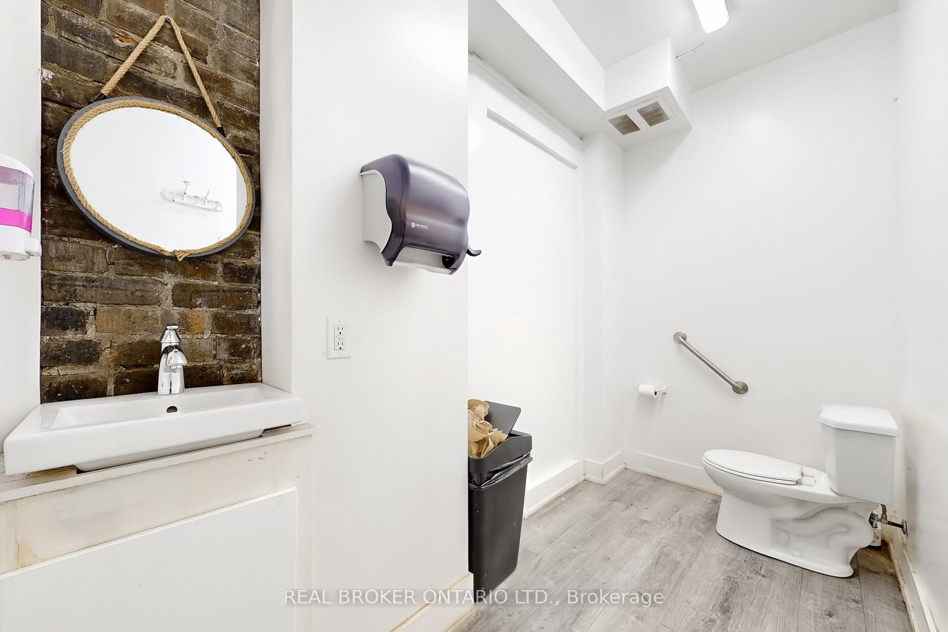 85 John Street Unit C - Commercial photo 15 of 31 in Hamilton, Ontario