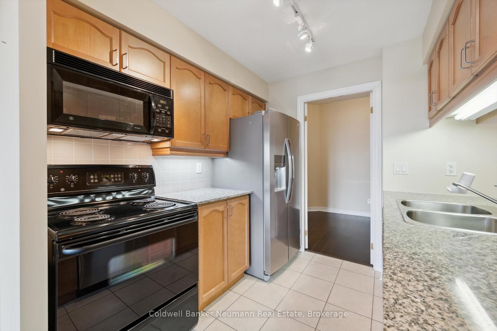 40 Old Mill Road Unit 804 - Condo photo 14 of 31 in Oakville, Ontario