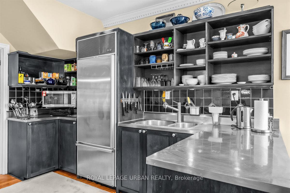 44 Austin Terrace - Semi-Detached photo 14 of 41 in Annex / Yorkville / Summerhill, Ontario