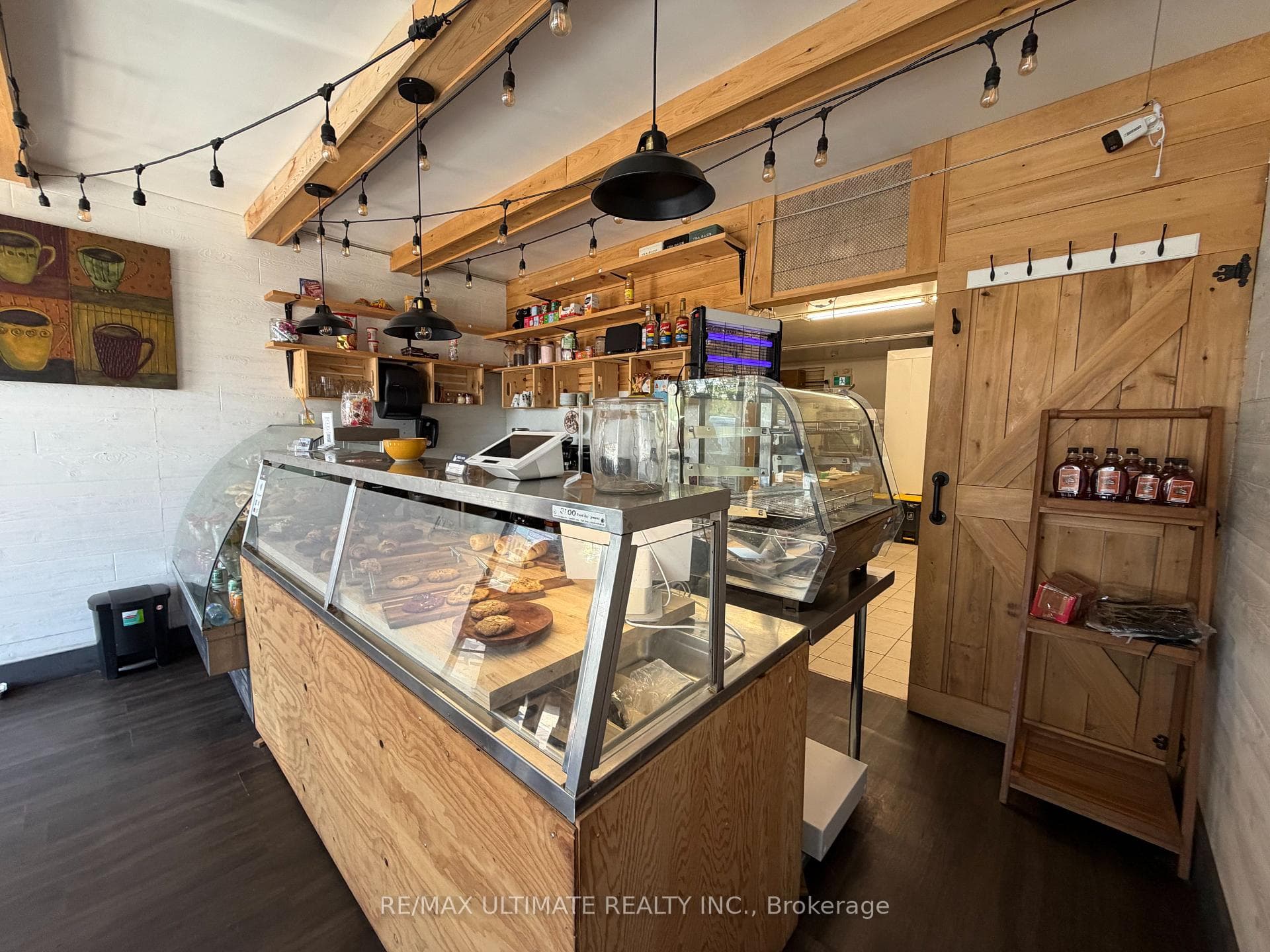 1097 Lakeshore Road - Commercial photo 3 of 8 in Mississauga, Ontario
