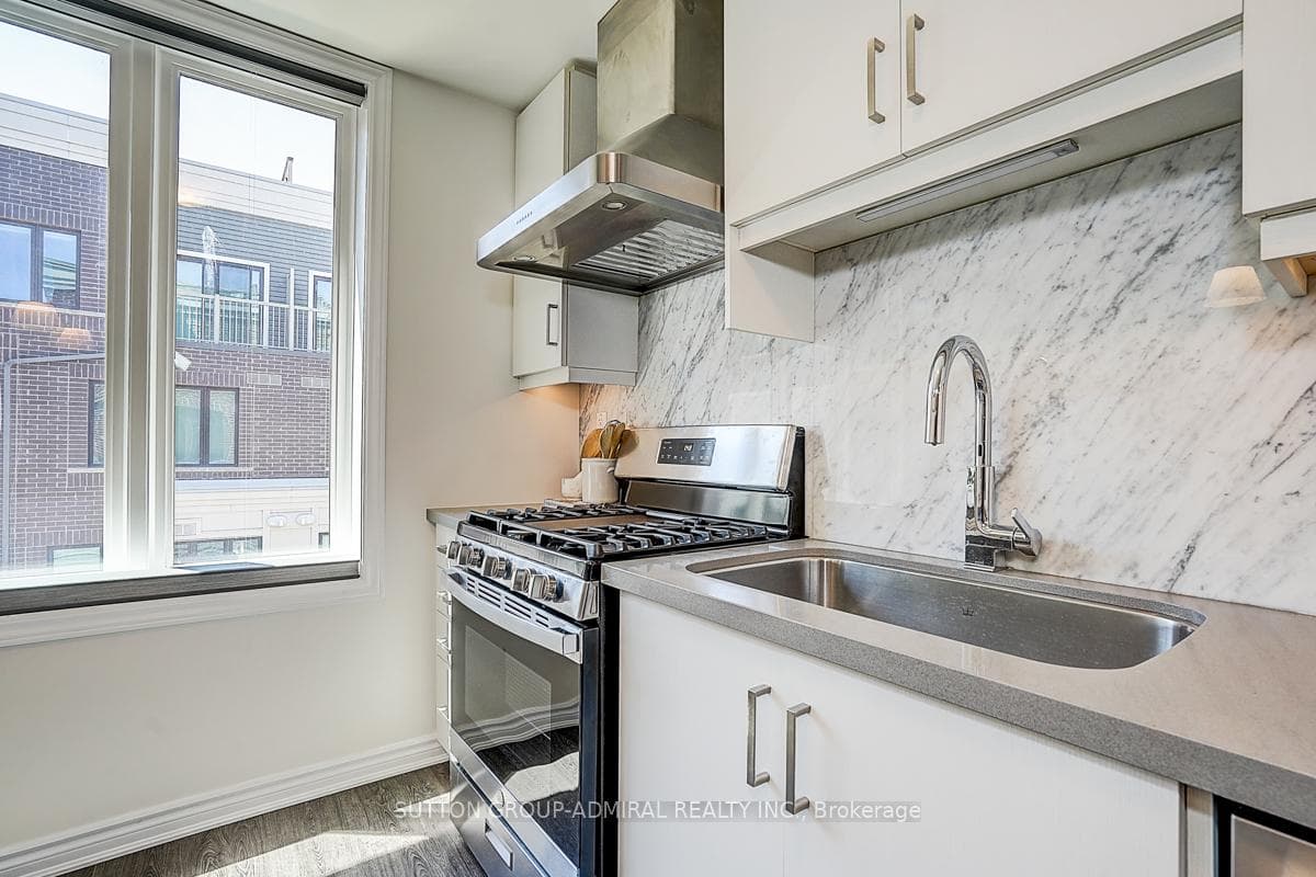 85 Eastwood Park Gardens Unit 18 - Condo photo 11 of 33 in Liberty Village / Parkdale / South Parkdale, Ontario