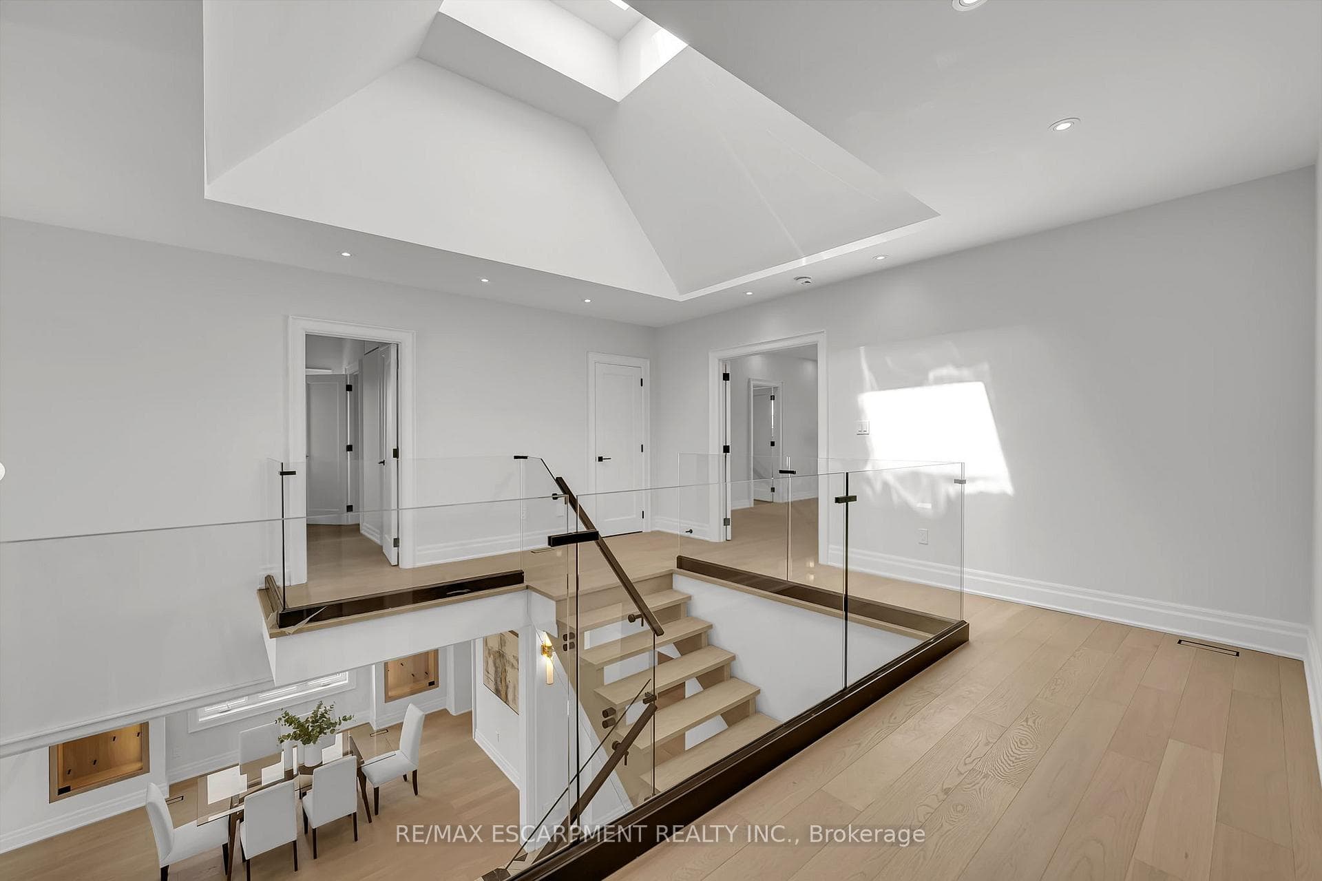 383 Wadsworth Street - Detached photo 19 of 46 in Oakville, Ontario