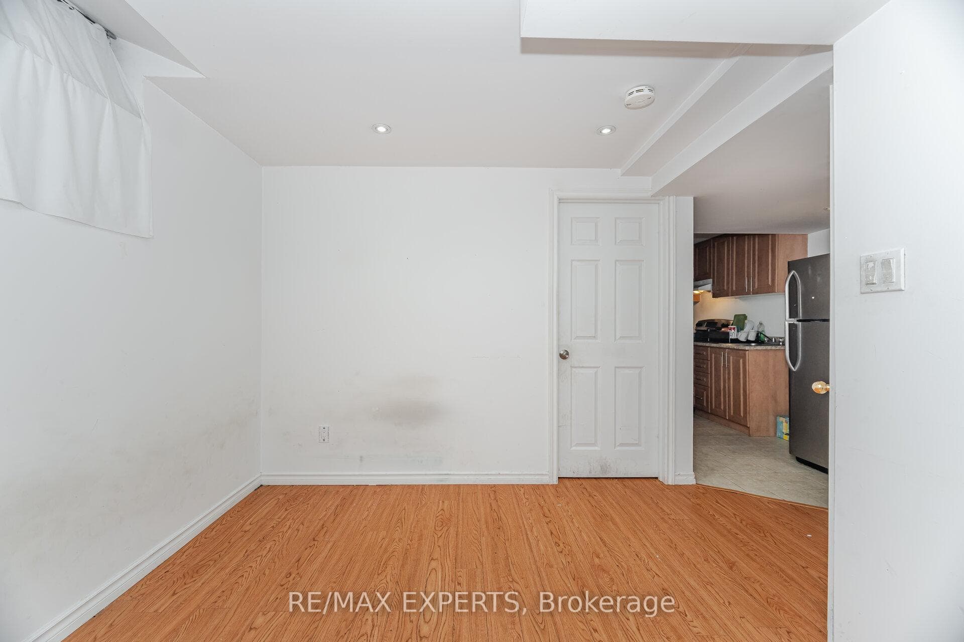 82 Twin Pines Crescent - Semi-Detached photo 5 of 11 in Brampton, Ontario