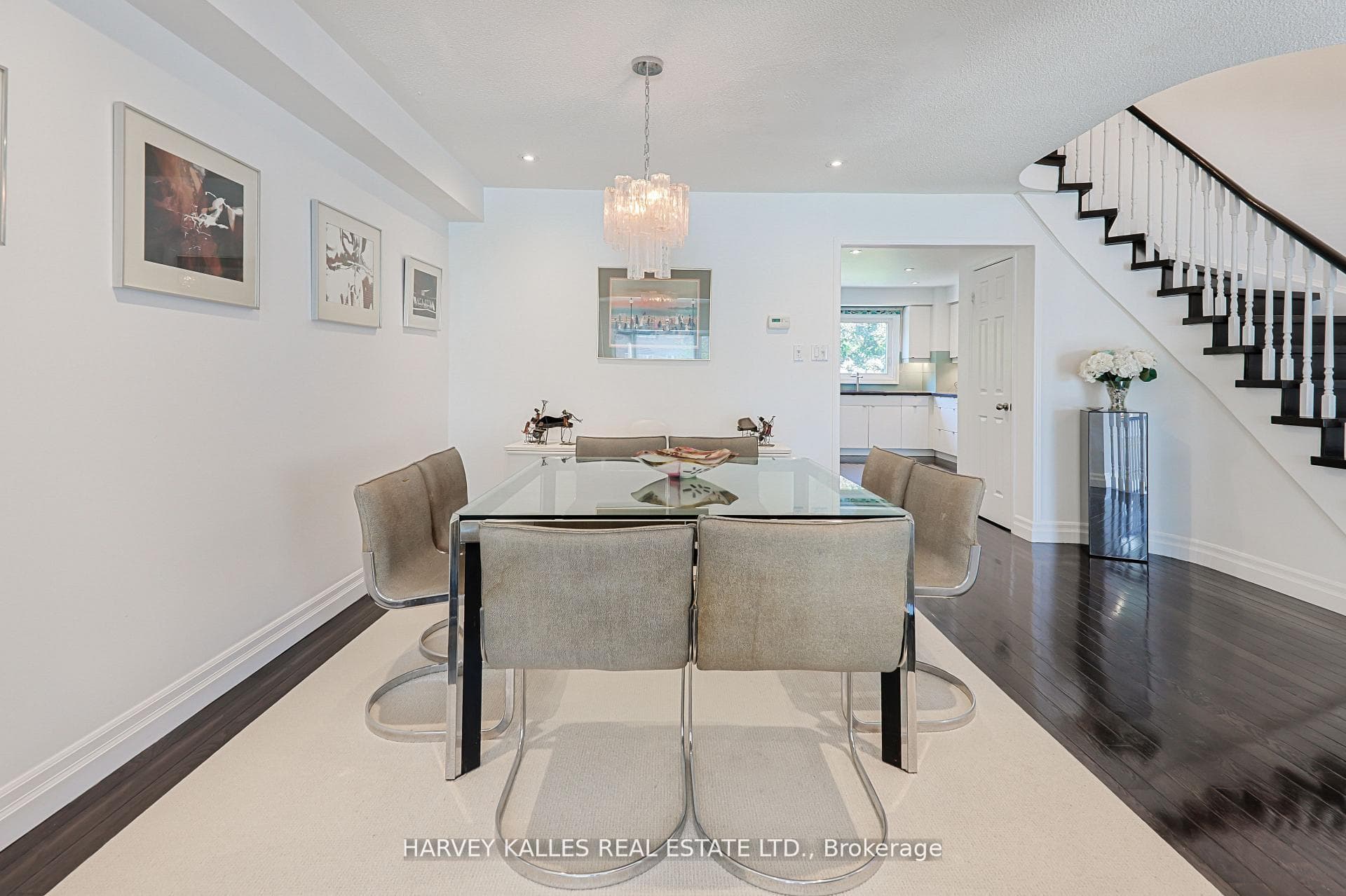 1050 Lindsay Drive - Townhouse photo 5 of 40 in Oakville, Ontario