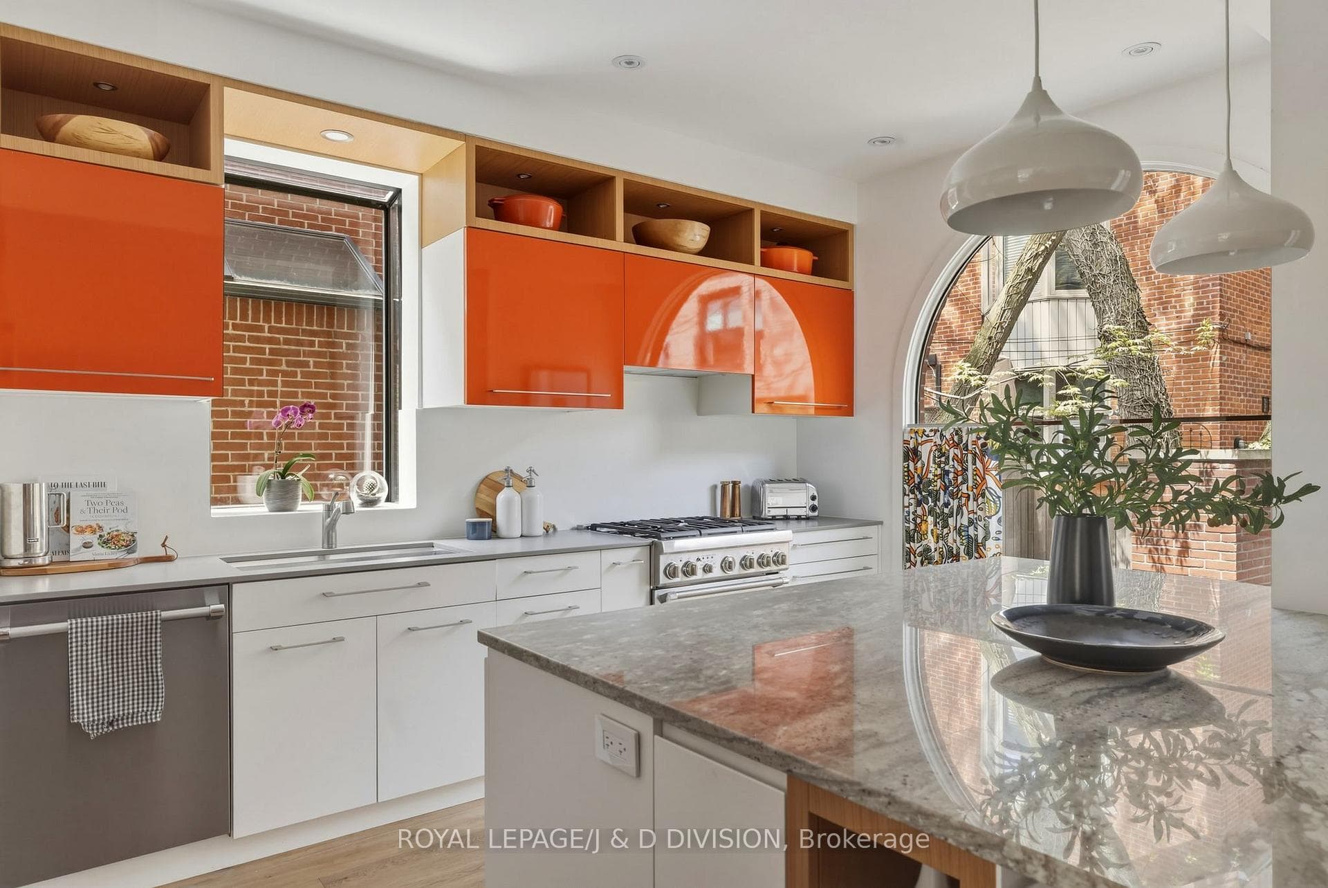 11C Tranby Avenue - Condo photo 10 of 33 in Annex / Yorkville / Summerhill, Ontario