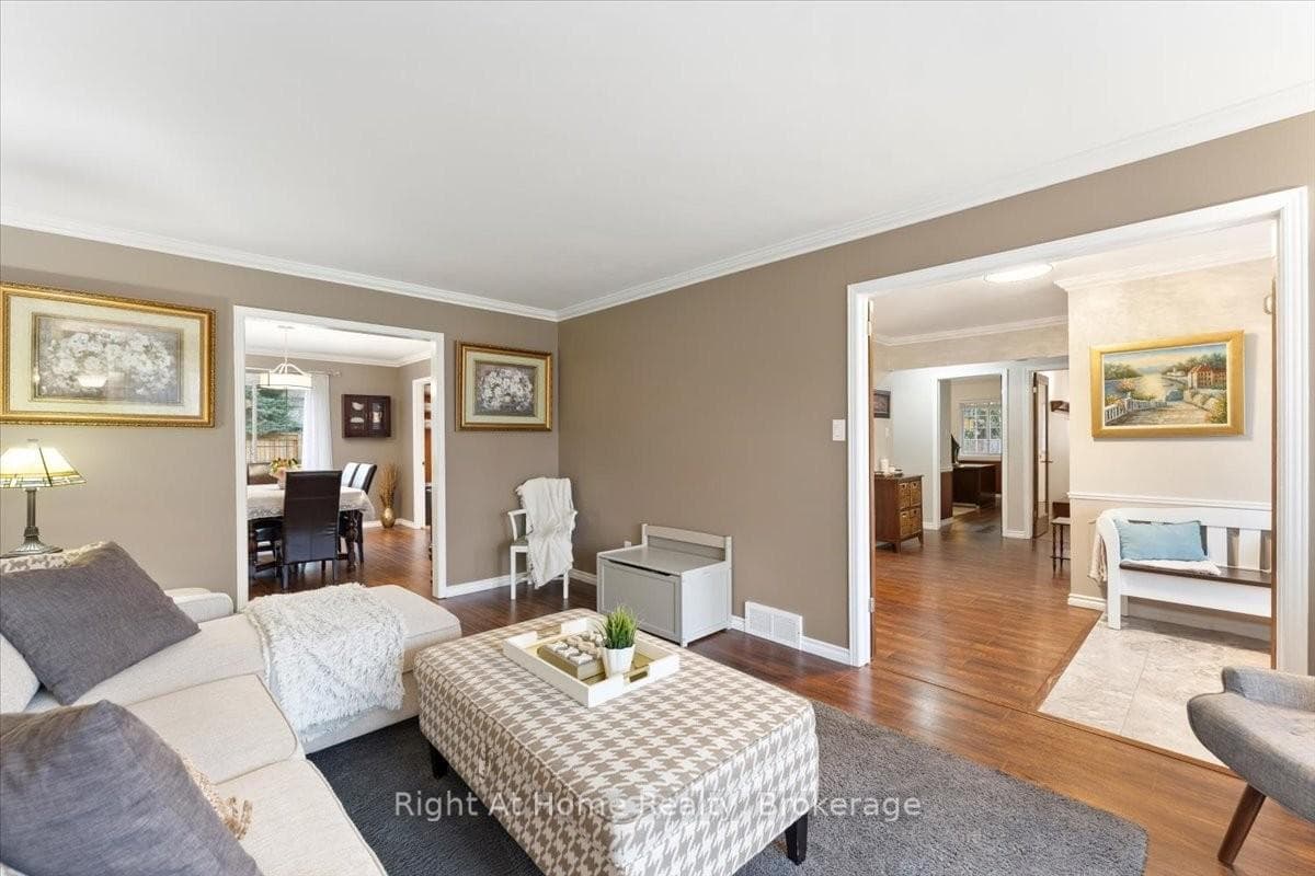 437 Shoreacres Road - Detached photo 9 of 50 in Burlington, Ontario