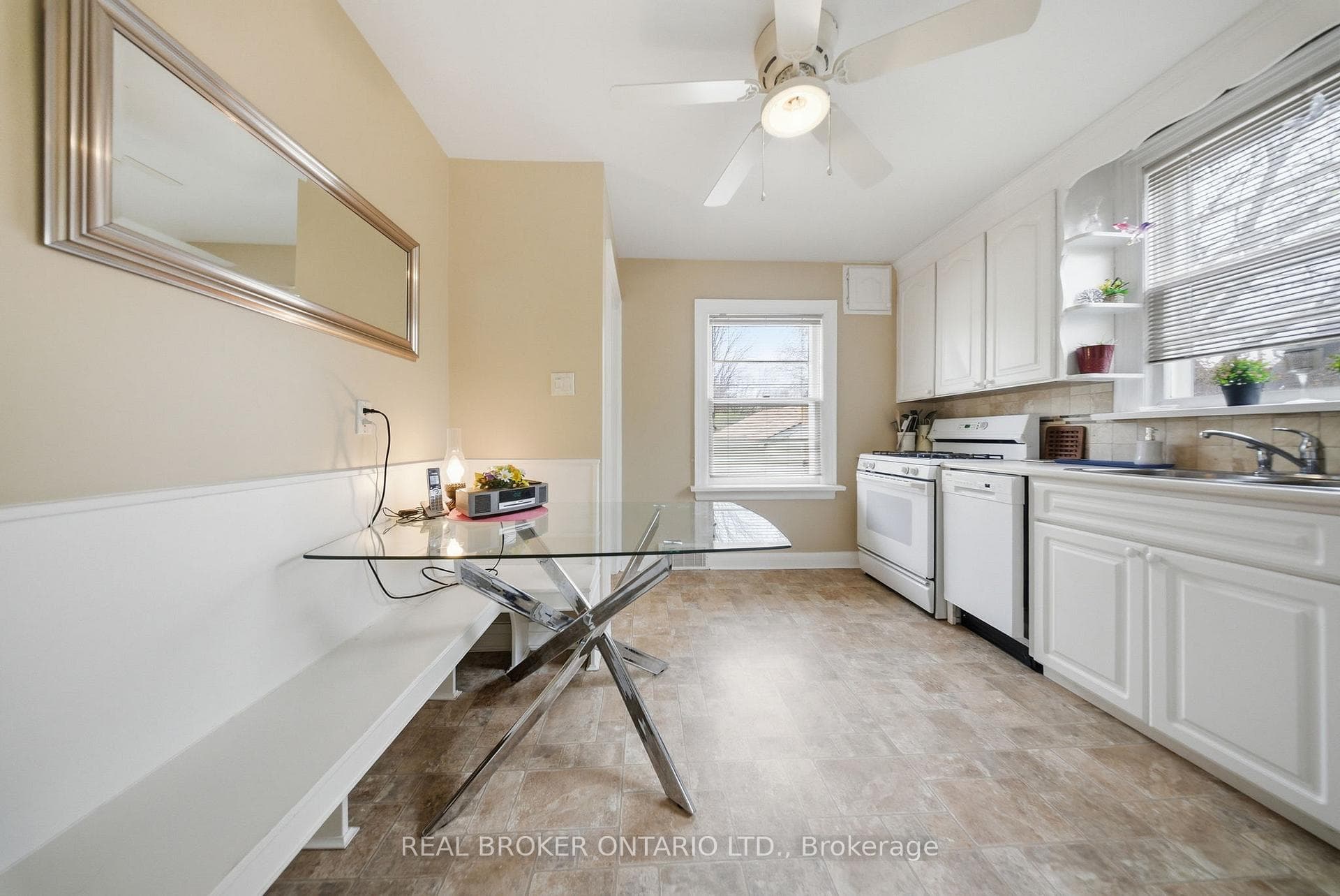 243 Sydney Street - Detached photo 12 of 35 in Milton, Ontario