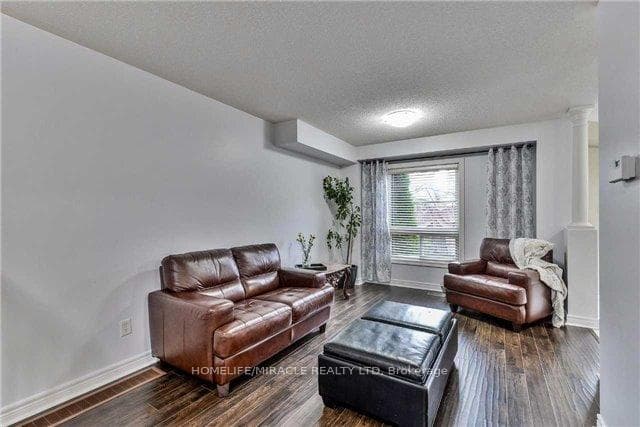 34 Ridgemore Crescent - Detached photo 3 of 8 in Brampton, Ontario