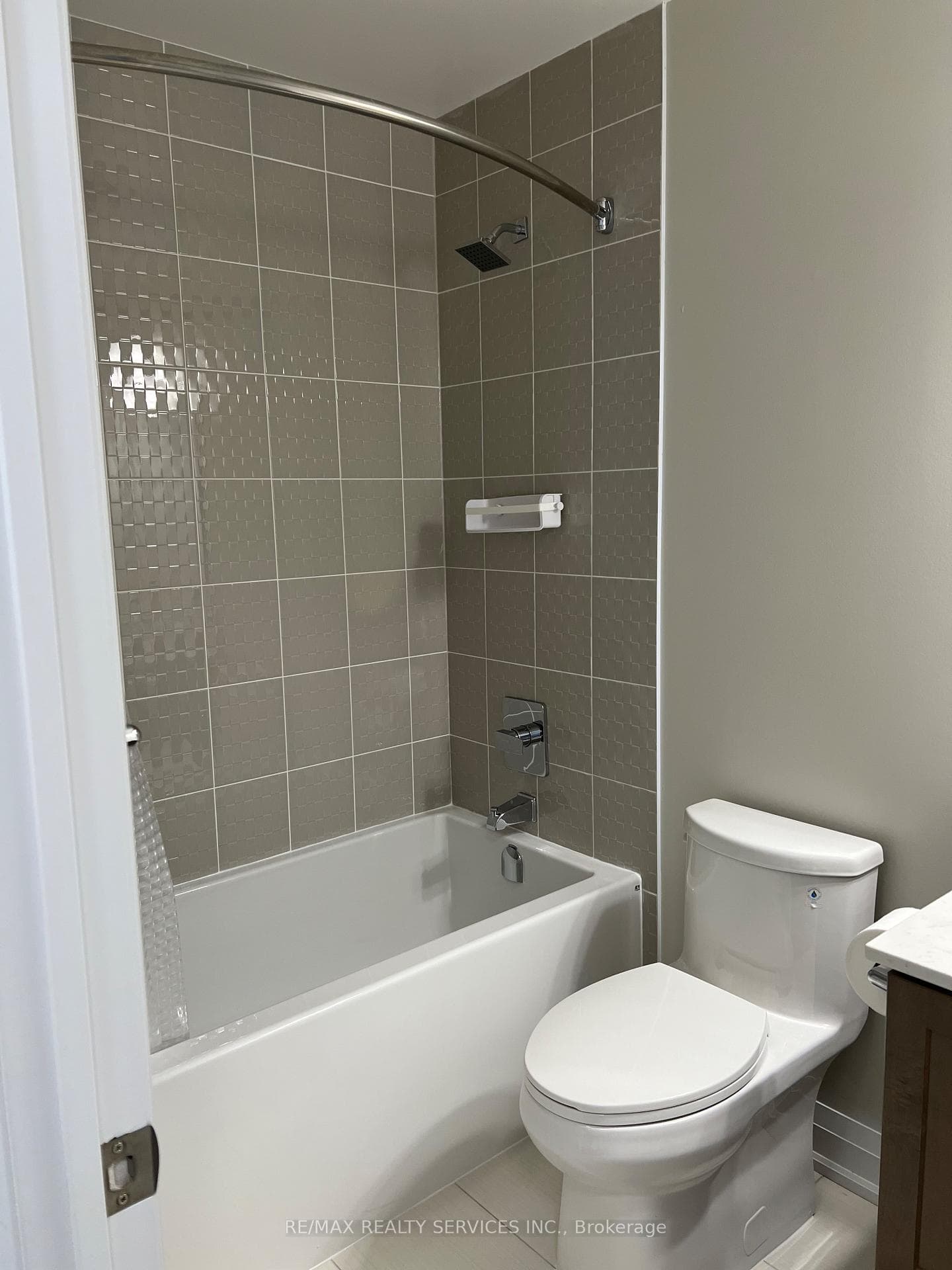 15 Lynch Street Unit 303 - Condo photo 6 of 27 in Brampton, Ontario