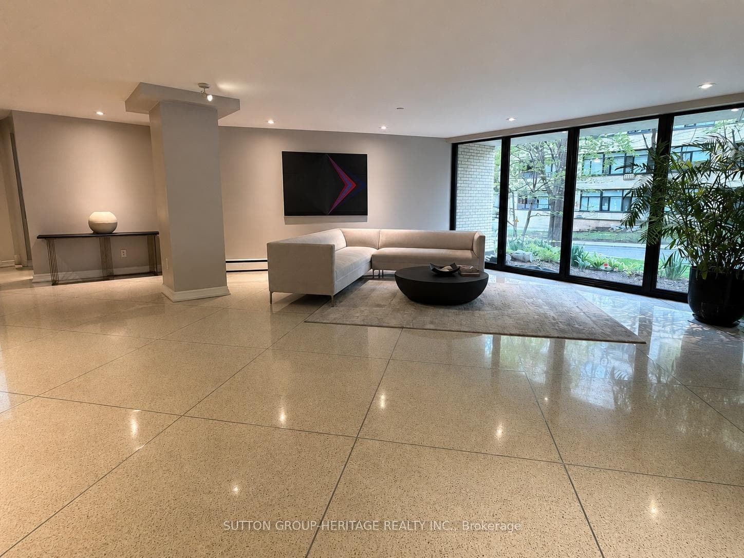 581 Avenue Road Unit 704 - Condo photo 2 of 15 in Annex / Yorkville / Summerhill, Ontario