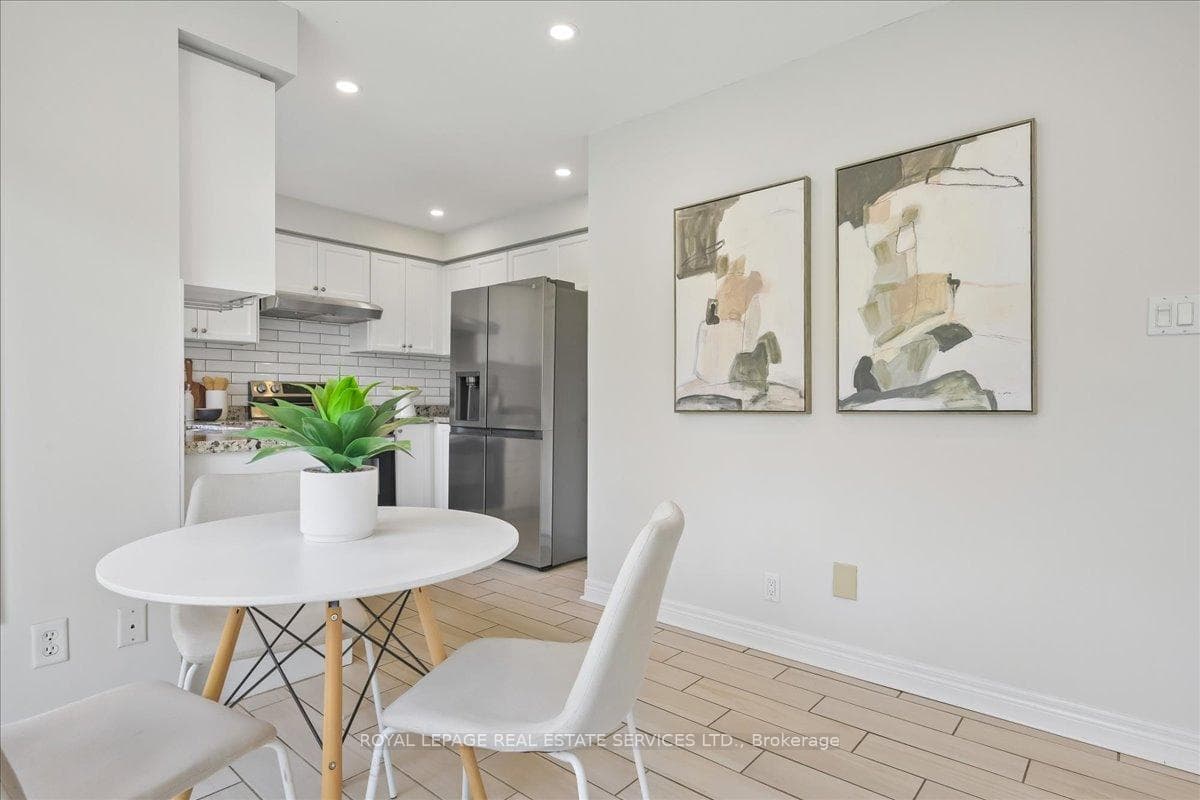1493 Derby County Crescent - Detached photo 18 of 43 in Oakville, Ontario