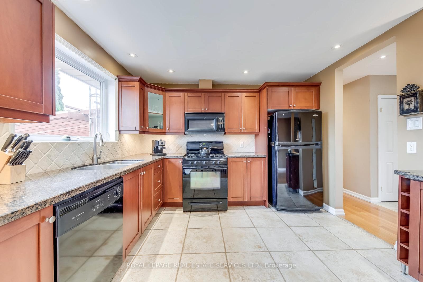 1607 Ewald Road - Detached photo 9 of 37 in Mississauga, Ontario