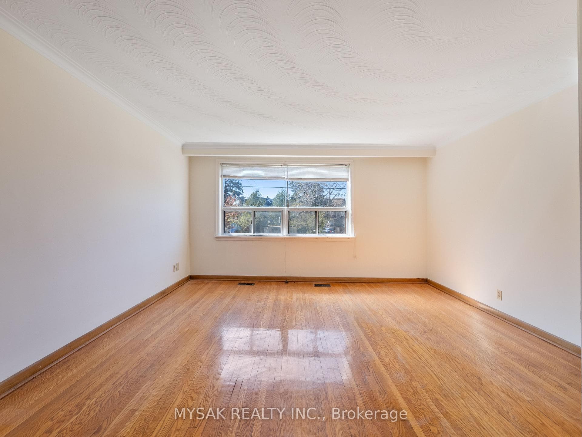 150 Park Street - Multi-Family photo 6 of 28 in Birch Cliff / Cliffside, Ontario