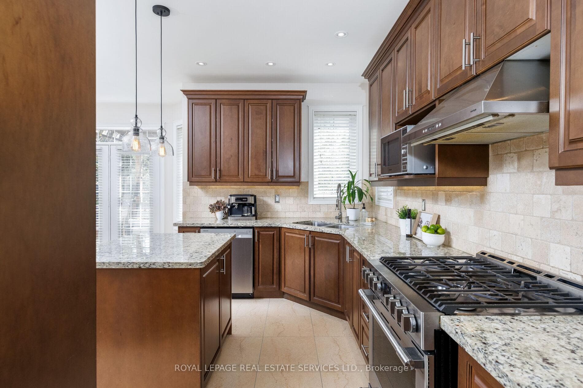 147 Innville Crescent - Detached photo 12 of 47 in Oakville, Ontario