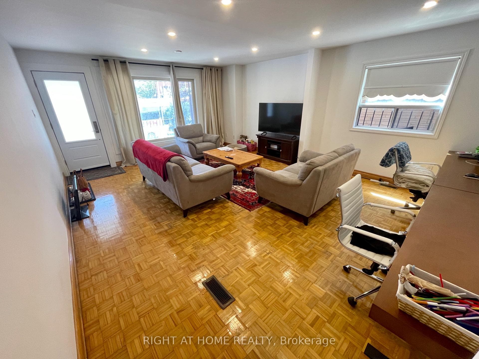 40 Bellevue Avenue - Semi-Detached photo 4 of 34 in Downtown Toronto / Waterfront, Ontario
