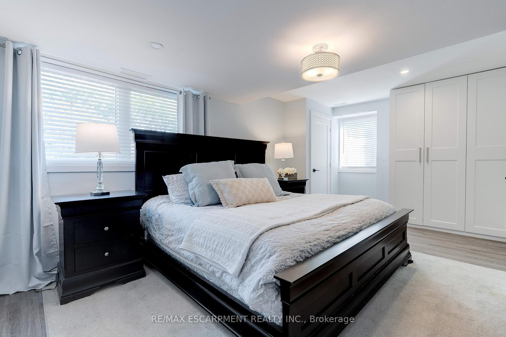 296 Kent Crescent - Multi-Family photo 39 of 50 in Burlington, Ontario