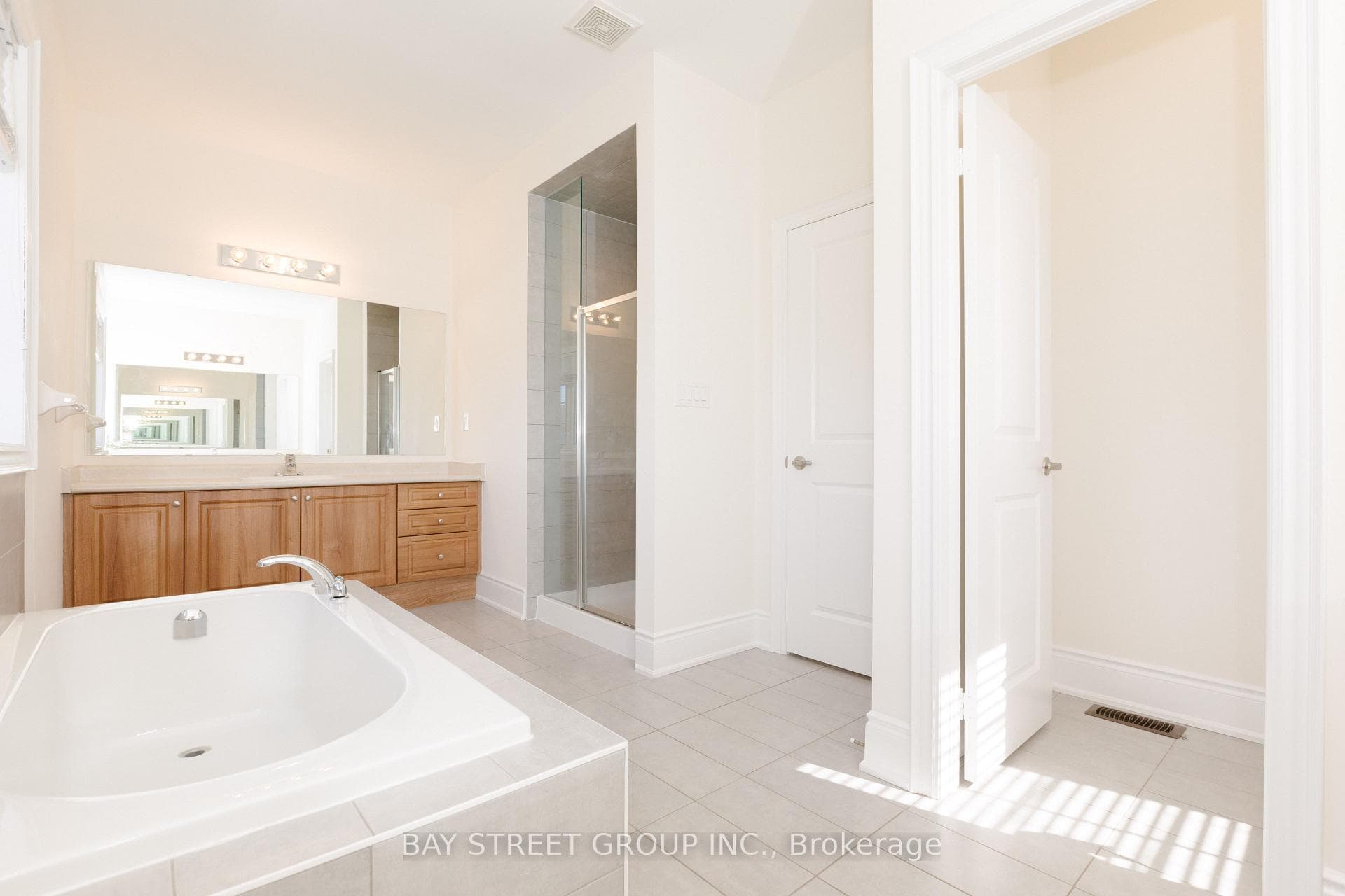 3127 Streamwood Pass - Detached photo 31 of 48 in Oakville, Ontario