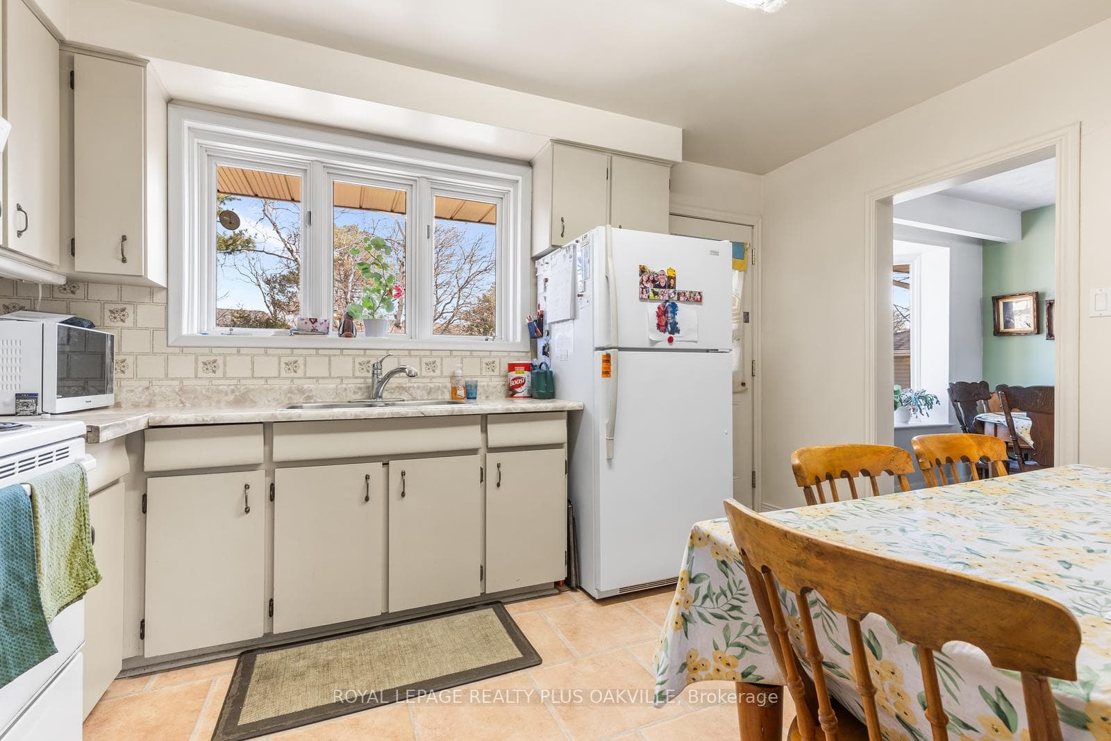 227 Sandwell Drive - Detached photo 6 of 44 in Oakville, Ontario