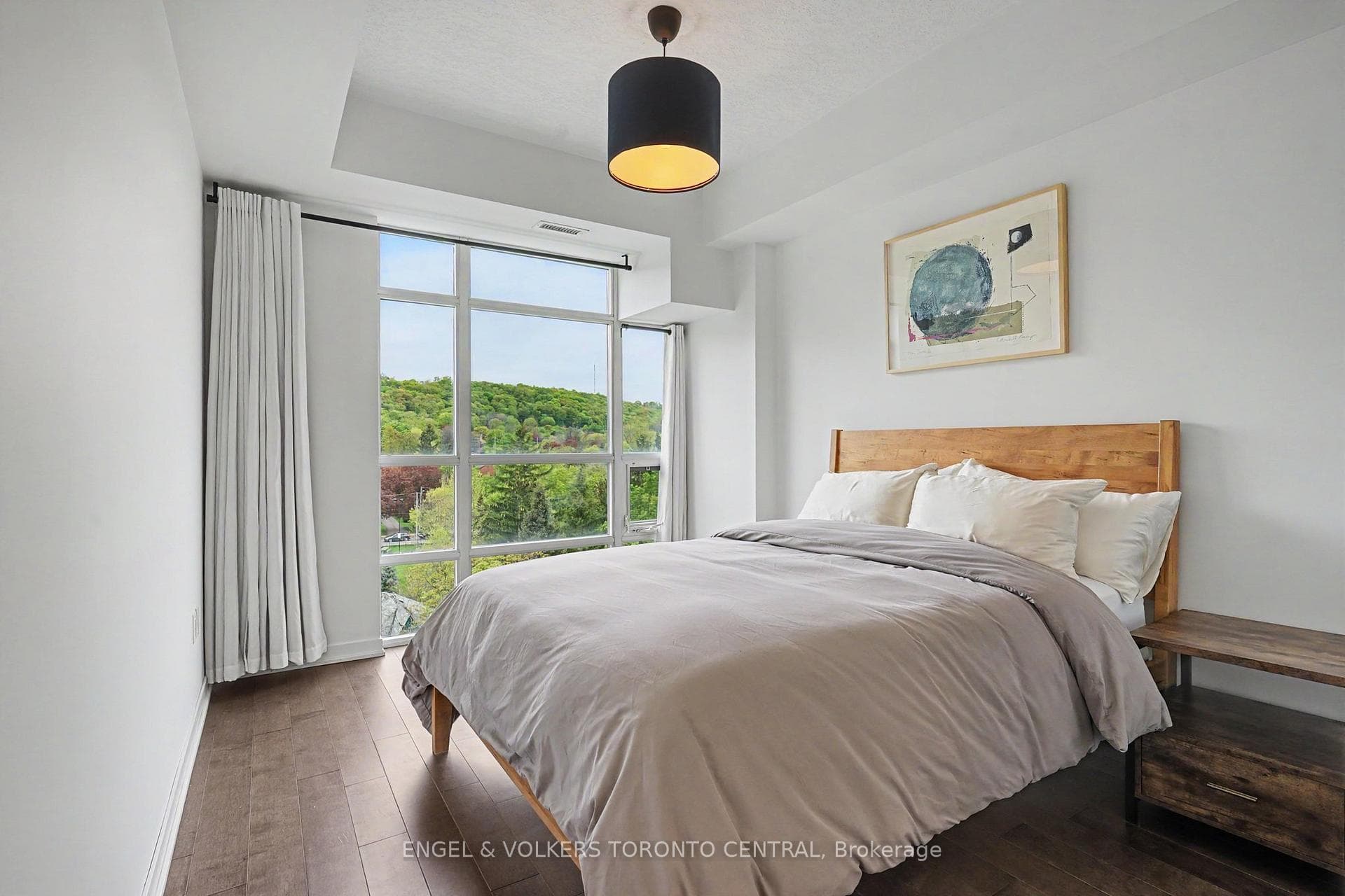 90 Charlton Avenue Unit 706 - Condo photo 7 of 20 in Hamilton, Ontario