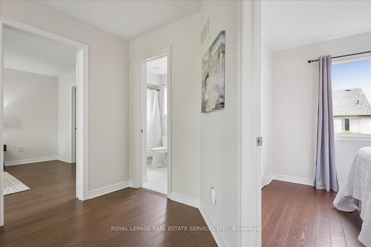 1493 Derby County Crescent - Detached photo 21 of 43 in Oakville, Ontario