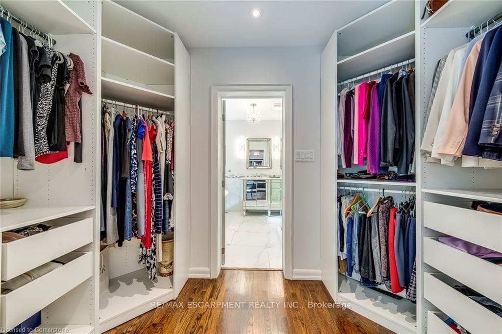 4306 Lakeshore Road - Detached photo 19 of 47 in Burlington, Ontario