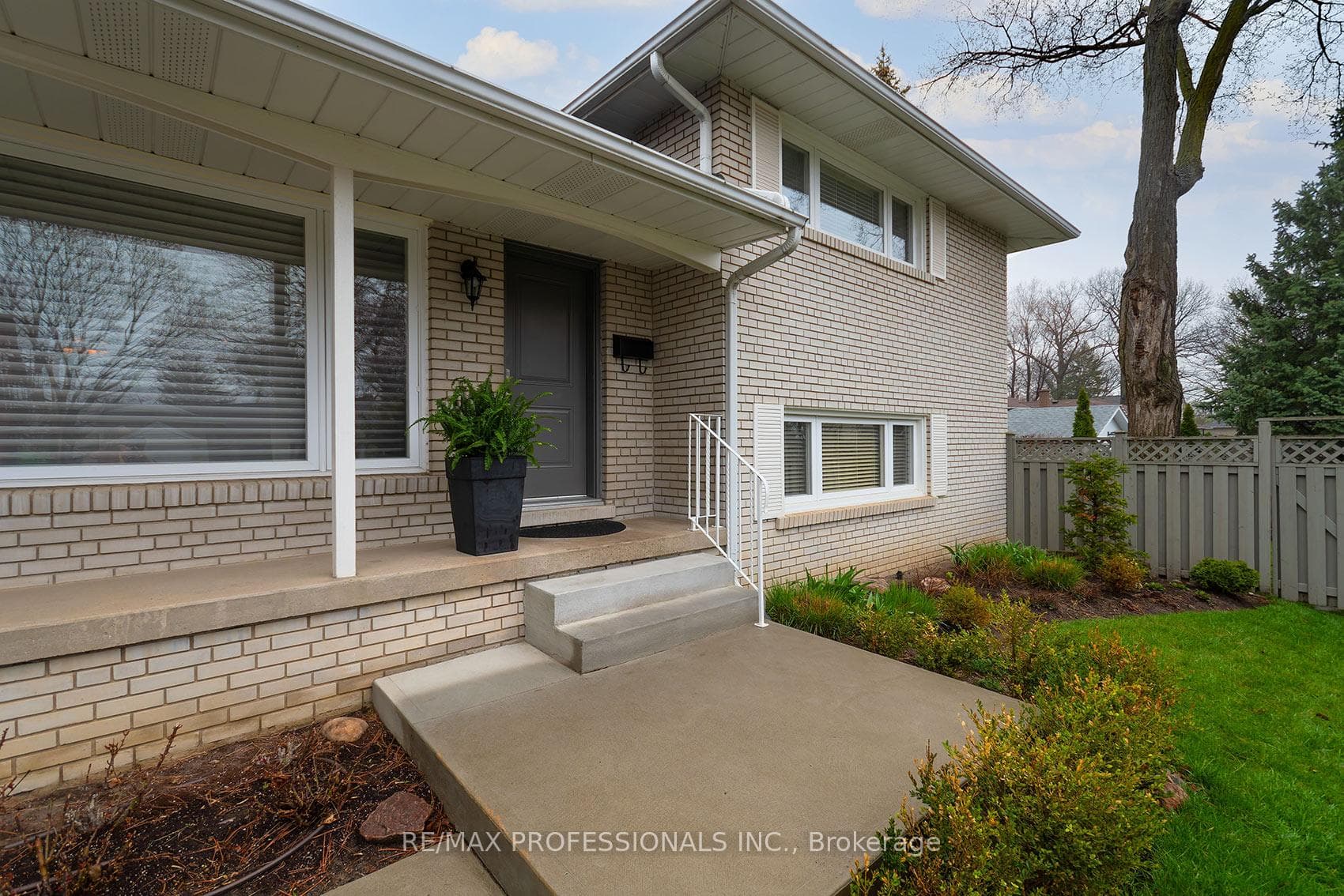 19 Boxwood Road - Detached photo 3 of 40 in Etobicoke (Islington / Rexdale), Ontario