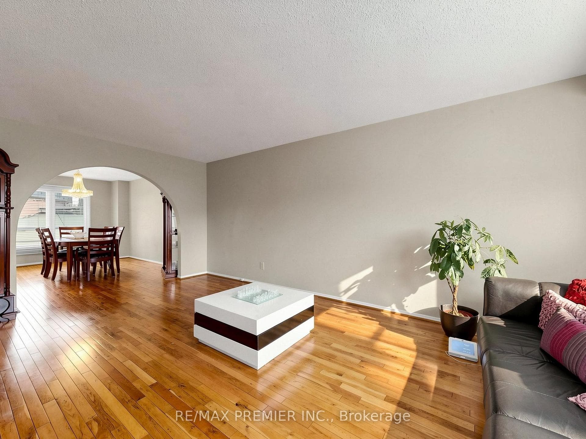 4579 Guildwood Way - Detached photo 3 of 31 in Mississauga, Ontario
